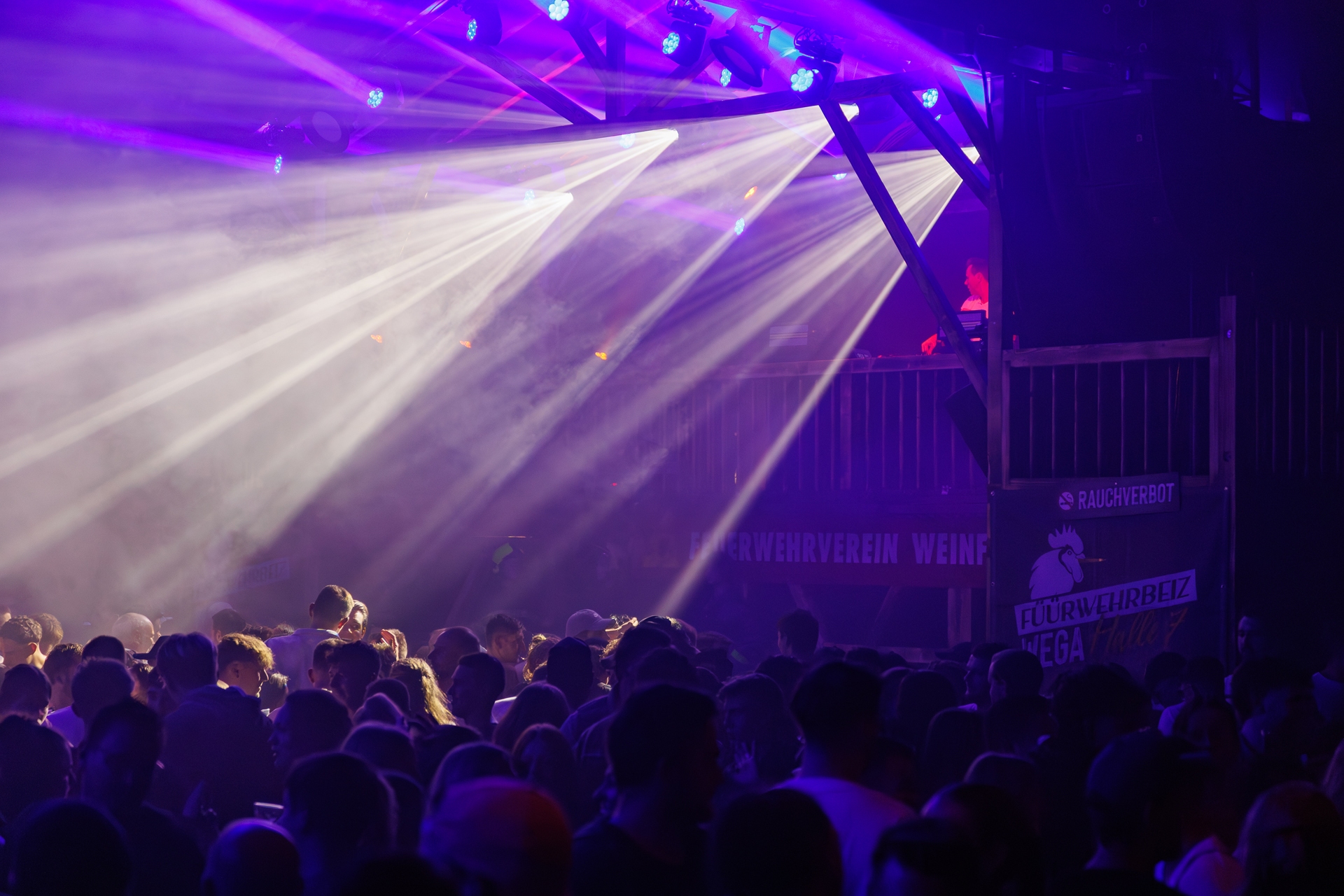 DJ MARIO - Der Show-Act & Live-DJ aus der Schweiz