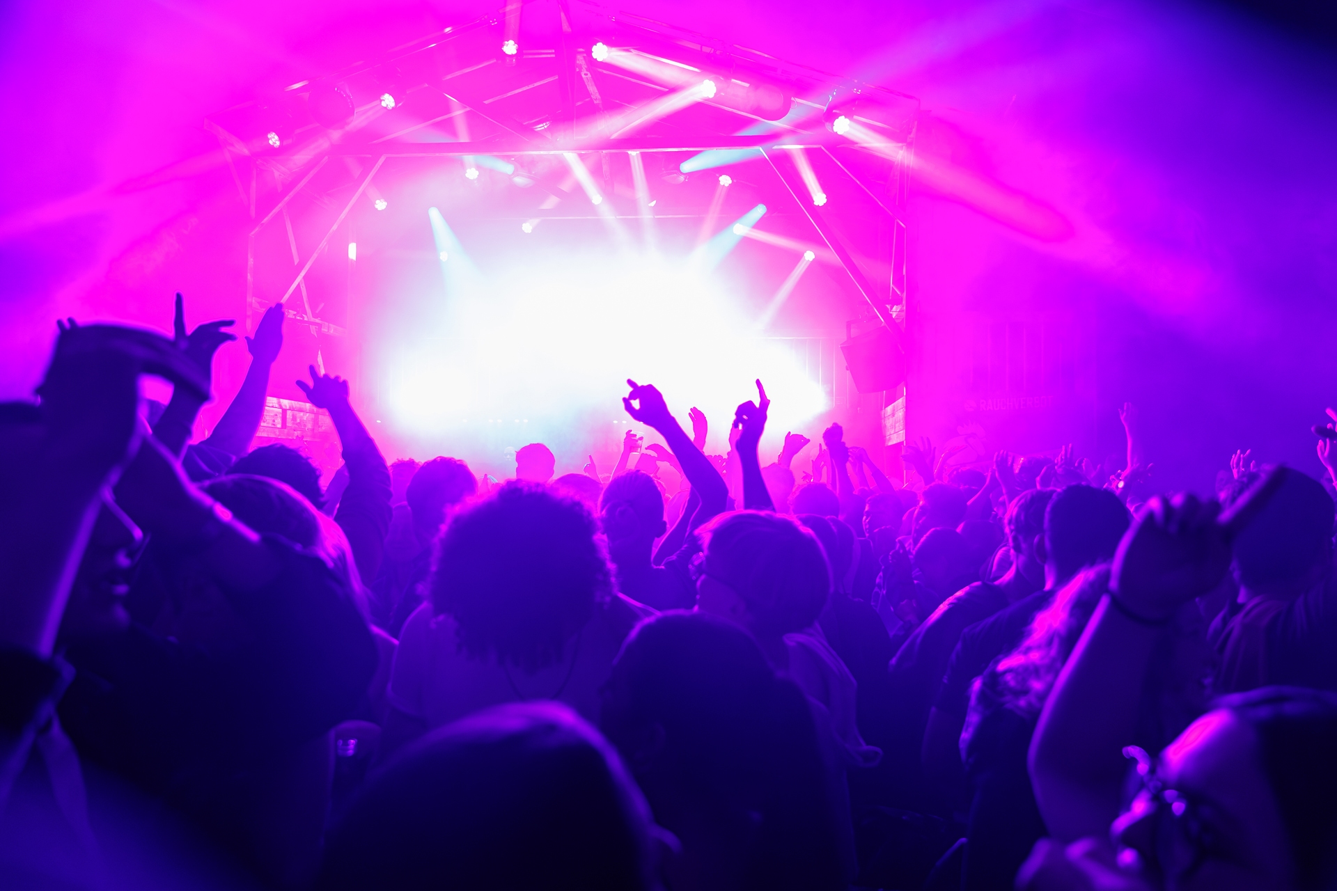 DJ MARIO - Der Show-Act & Live-DJ aus der Schweiz