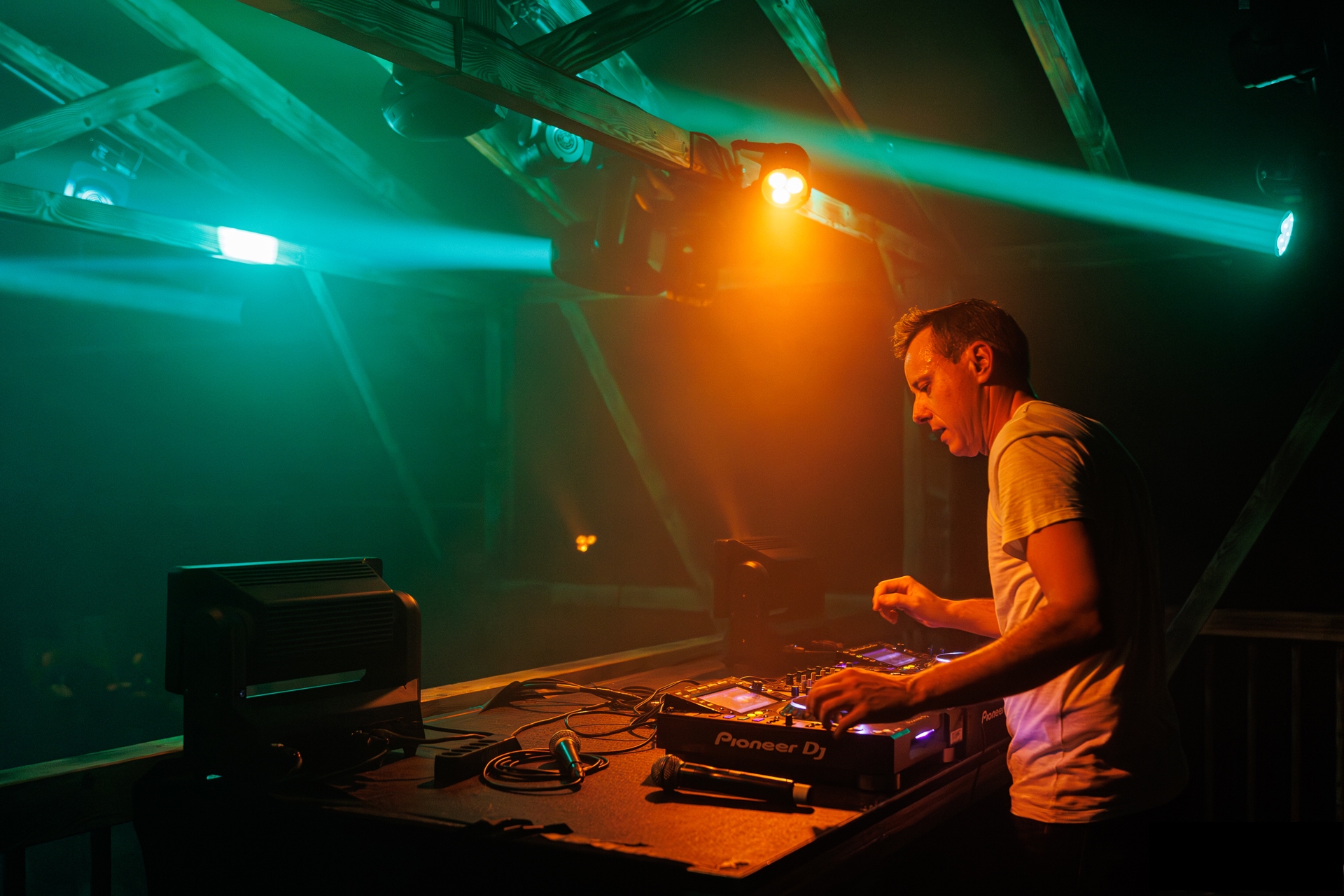 DJ MARIO - Der Show-Act & Live-DJ aus der Schweiz